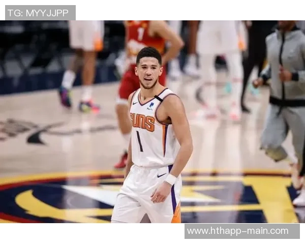 布克上半场表现出色14分9助攻展现控卫风范引领球队进攻