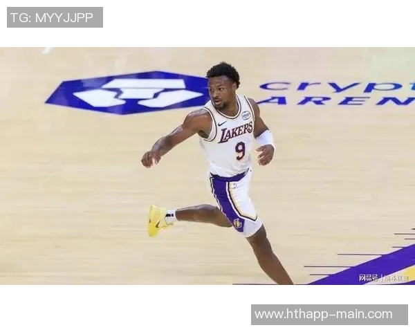 布克首节得分全在半场表现平平9分3助3失误正负值5引发关注